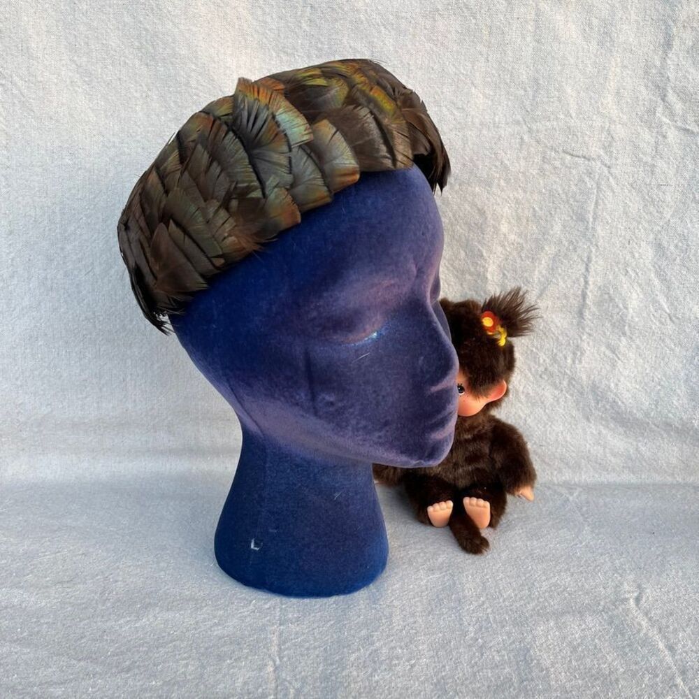 1950s Vintage Ila Lowe Capulet feathered‎ hat